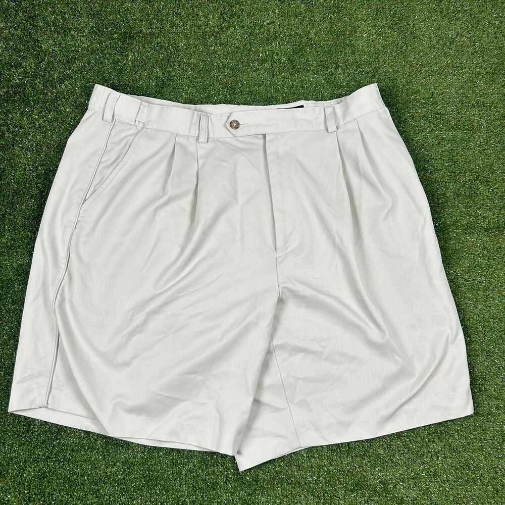 Izod Men's White and Cream Shorts